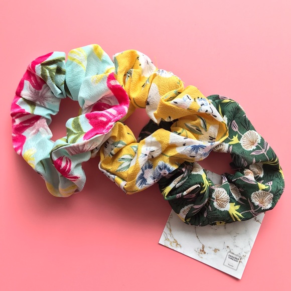 Accessories - Floral Scrunchie - Night out at Leblon